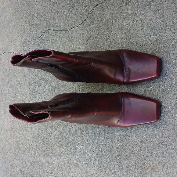 Hillard & Hanson Burgundy Ankle Boots - Picture 4 of 10